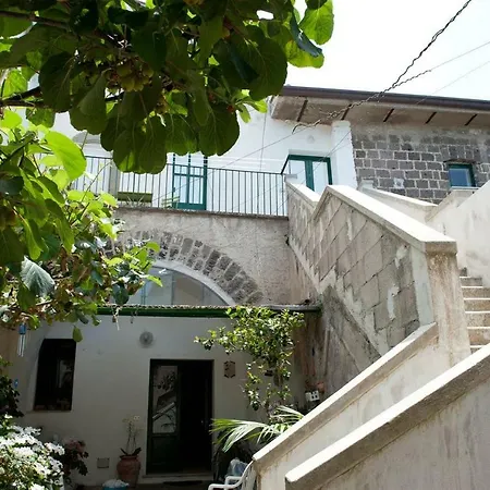 Le Tre Isole All'orizzonte * Massa Lubrense